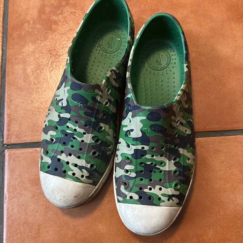 - Native Jefferson army size J3 shoes